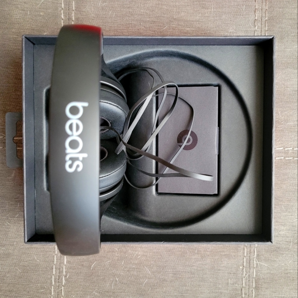 Beats Solo 3 headphones - Picture 2 of 6